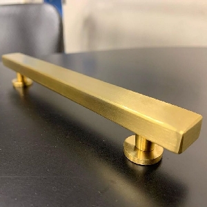 Ручка шкафа 200 мм в матовом золоте